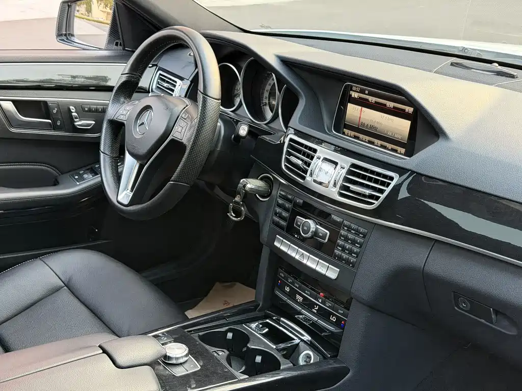 Mercedes-Benz E-Class — миниатюра 10