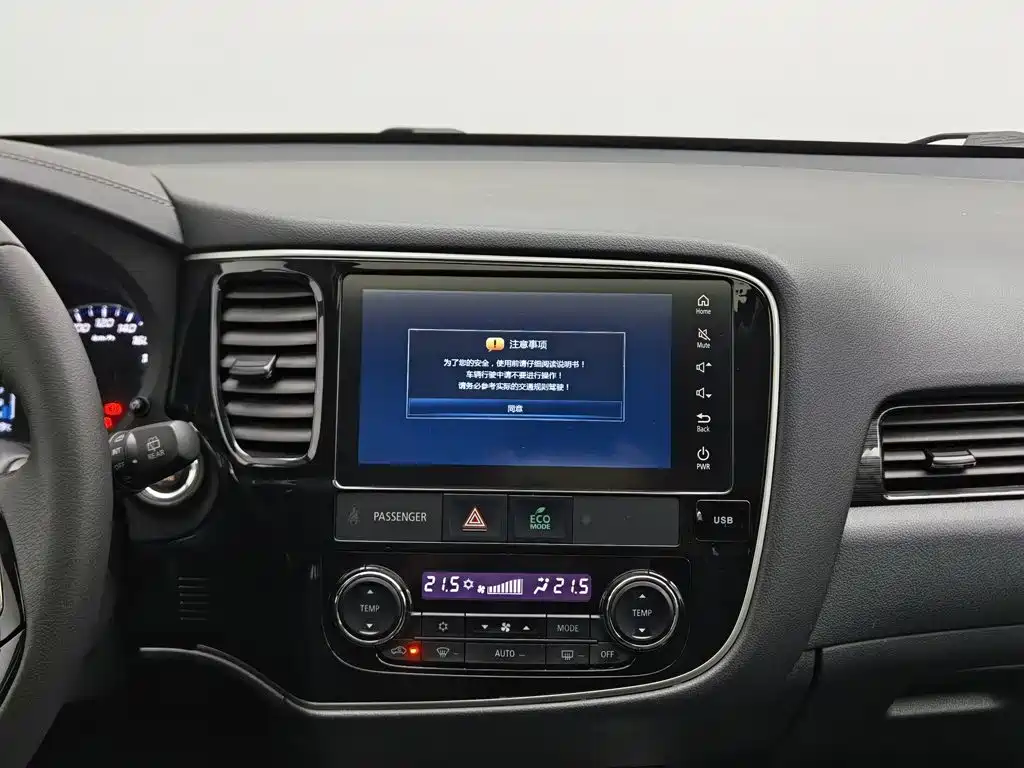 Mitsubishi Outlander — миниатюра 12