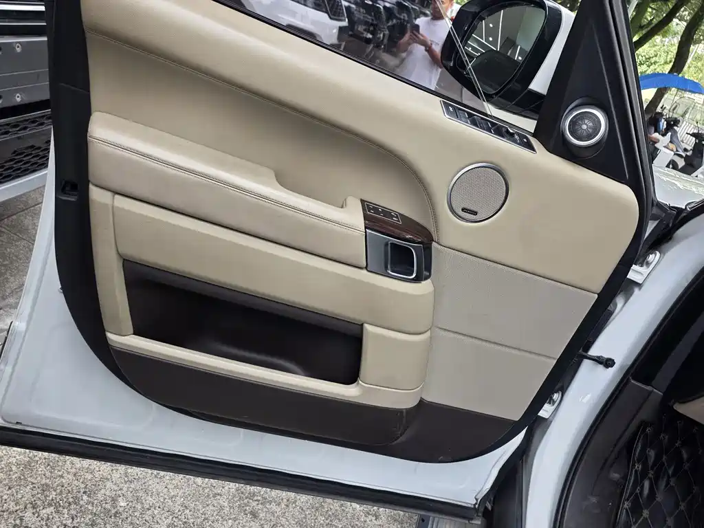 Land Rover Range Rover — миниатюра 8