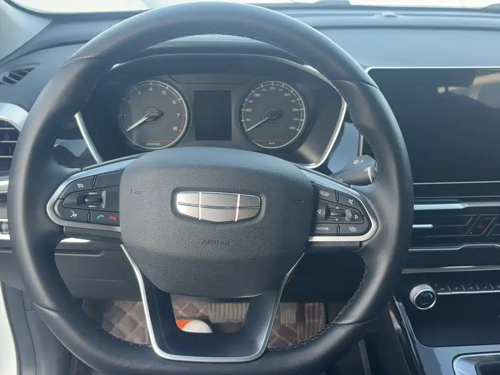 Geely Binyue — миниатюра 3