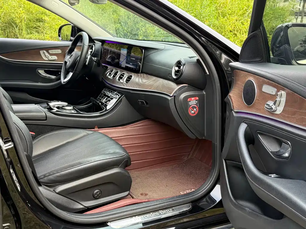 Mercedes-Benz E-Class — миниатюра 6