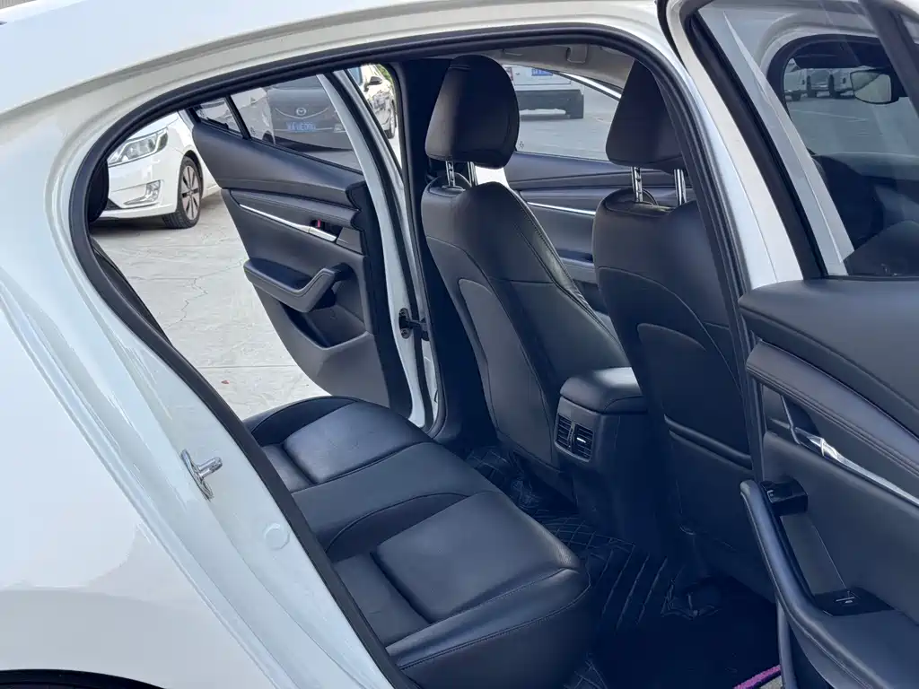 Mazda 3 Axela — миниатюра 10