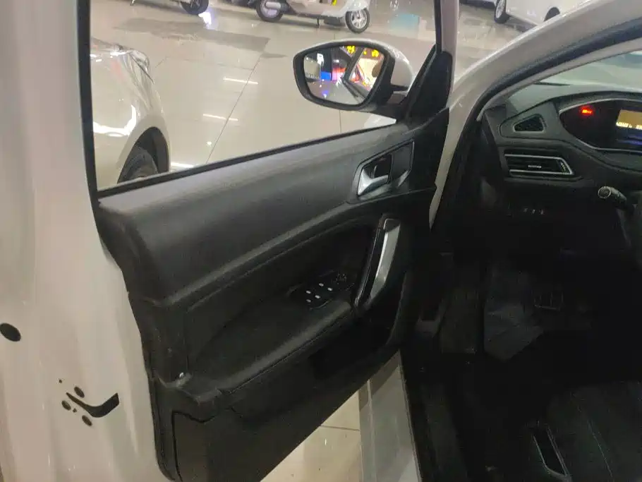Peugeot 308 — миниатюра 7