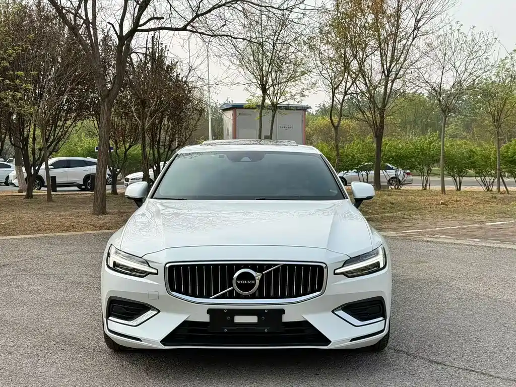 Volvo S60 2022 B4 Luxury