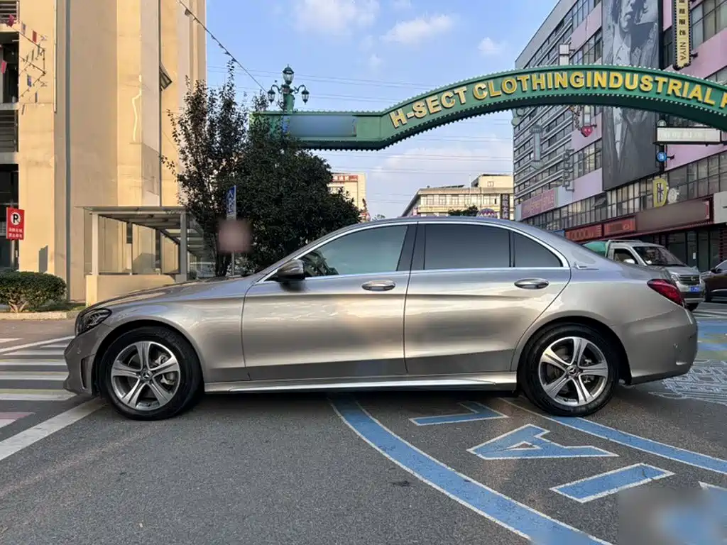 Mercedes-Benz C-Class — миниатюра 8