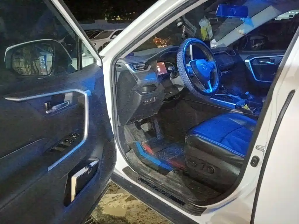 Toyota RAV4 — миниатюра 17