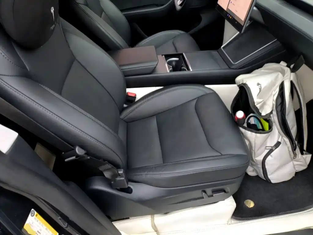Tesla Model Y — миниатюра 25