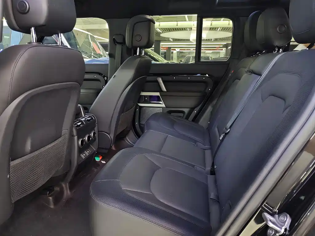 Land Rover Defender — миниатюра 8