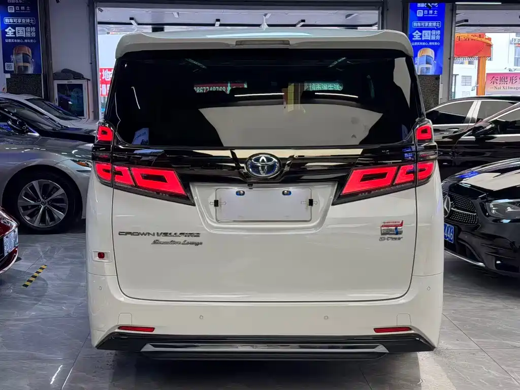 Toyota Vellfire — миниатюра 12