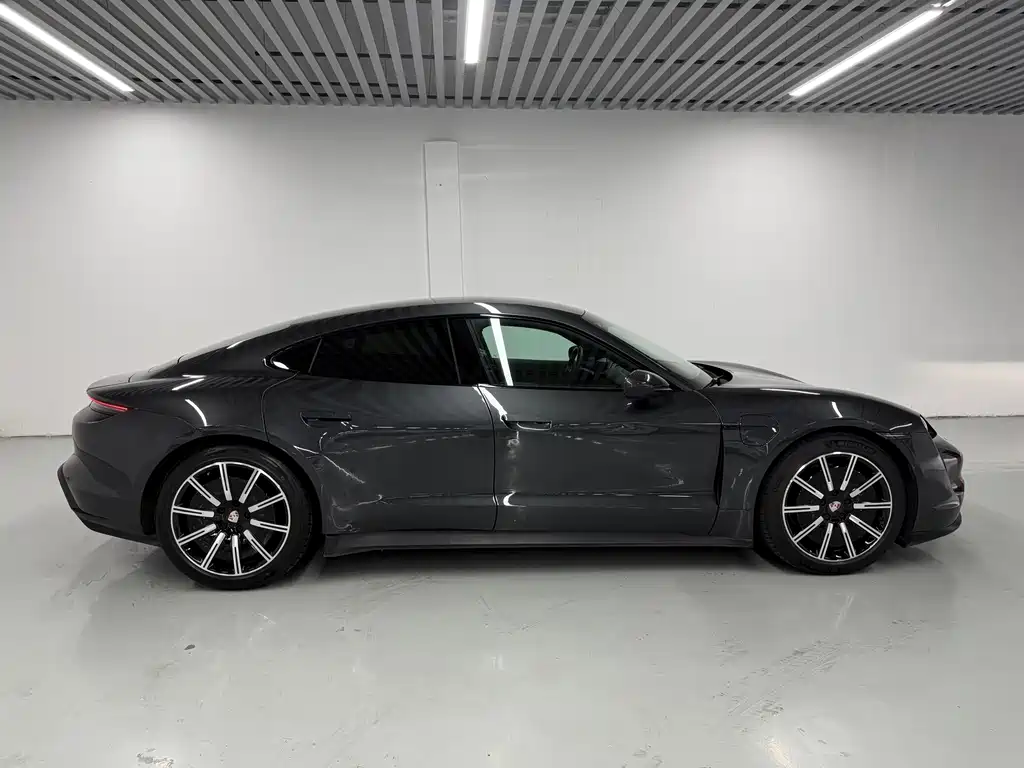 Porsche Taycan — миниатюра 4