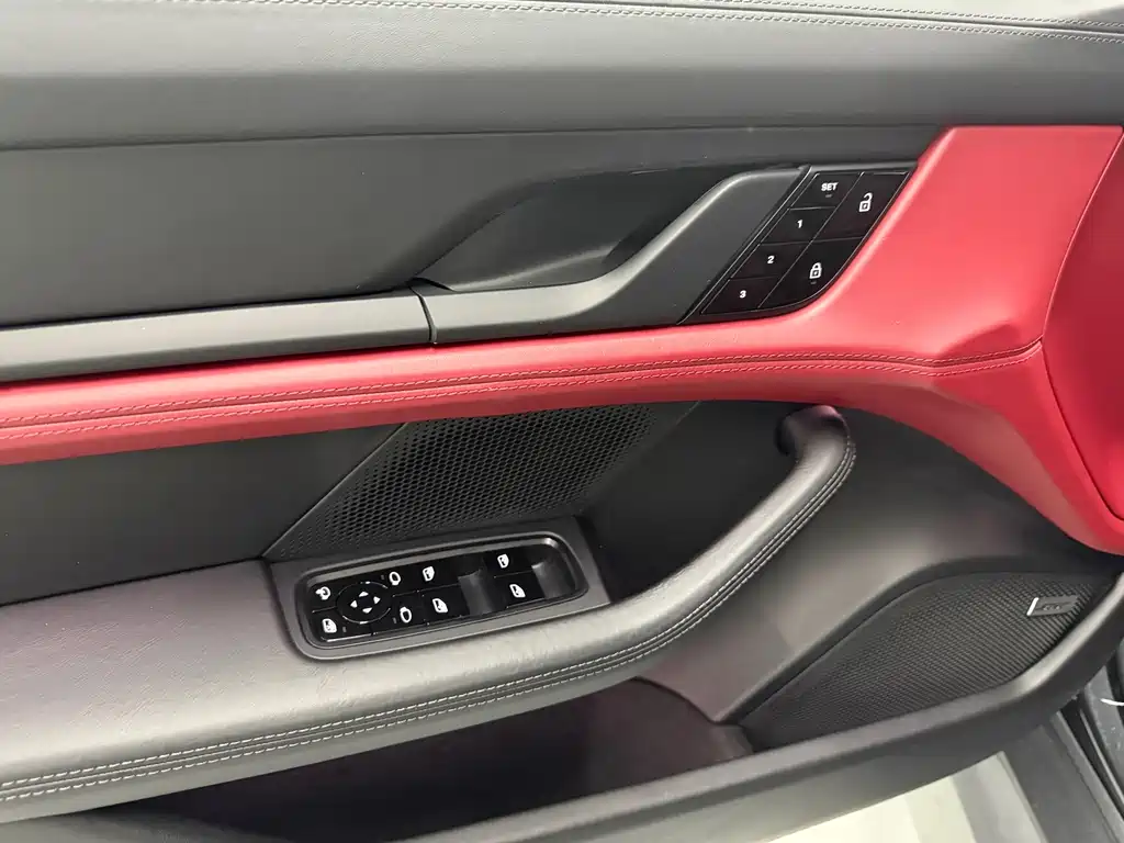 Porsche Taycan — миниатюра 14