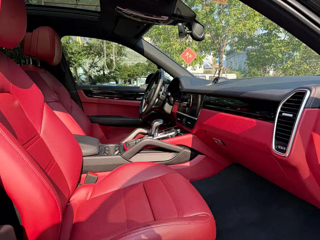 Porsche Cayenne — миниатюра 12