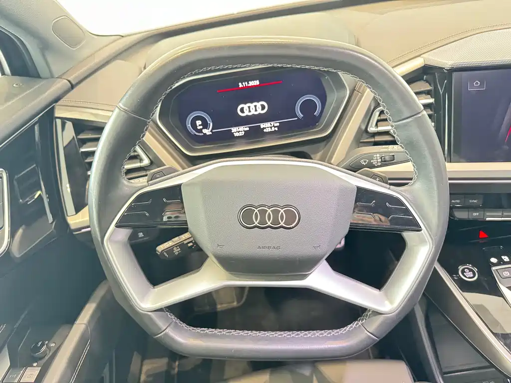 AUDI Q4 E TRON