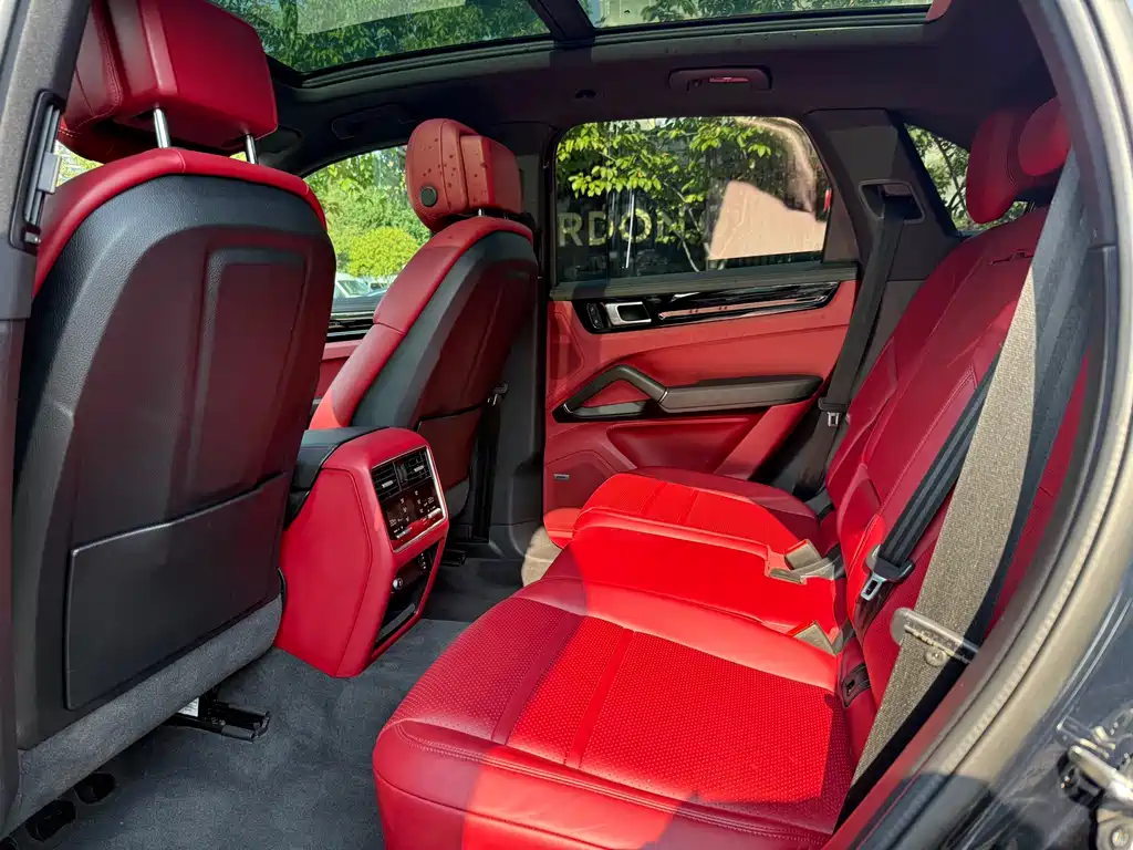 Porsche Cayenne — миниатюра 10