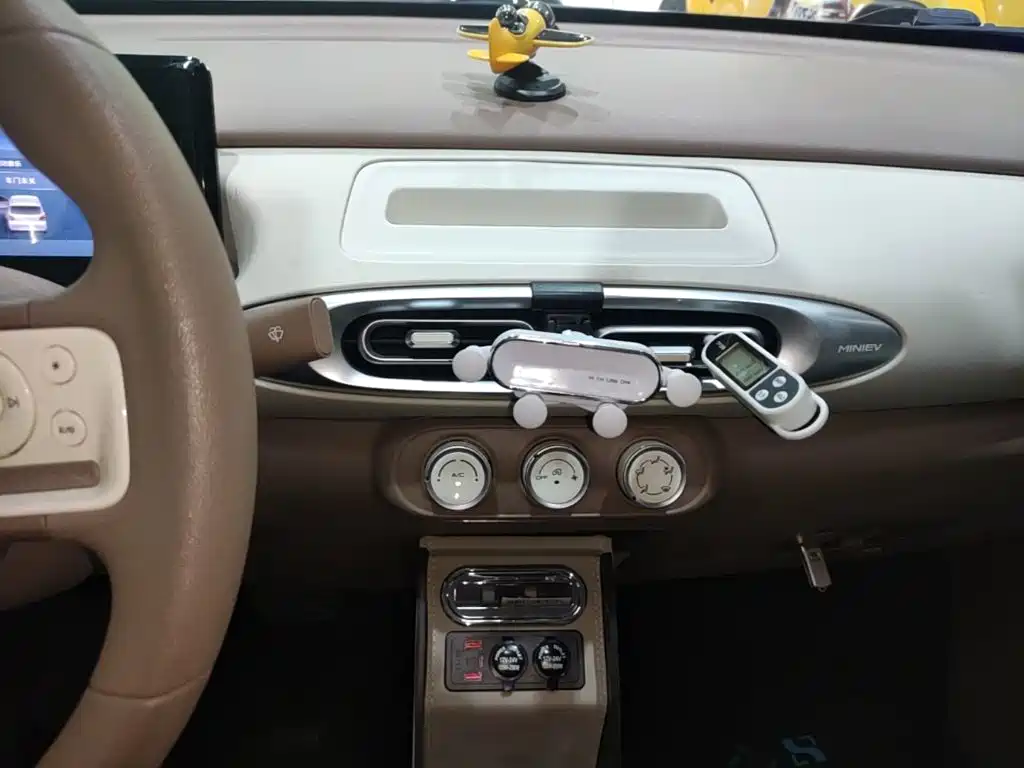 Wuling MINIEV — миниатюра 13