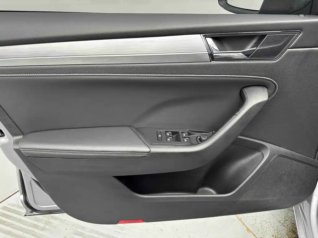 Skoda Superb — миниатюра 10
