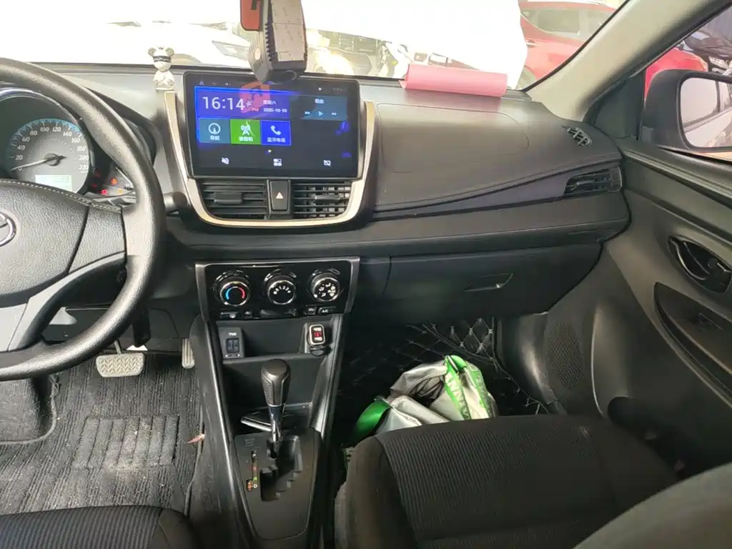 Toyota Yaris L — миниатюра 13