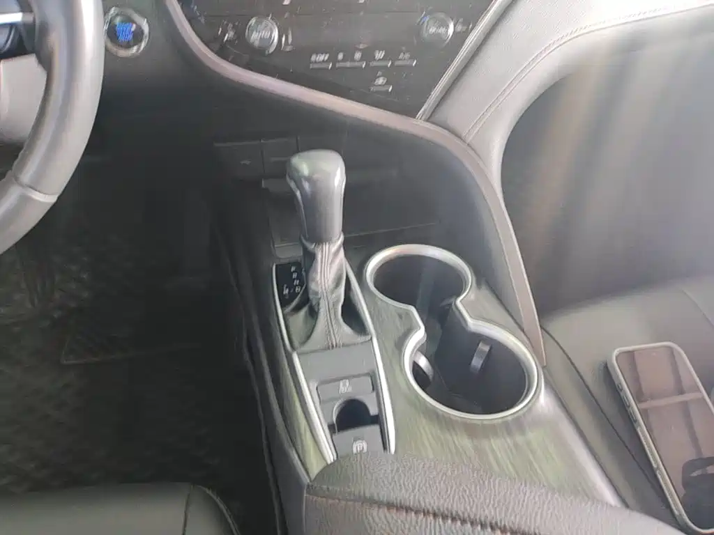 Toyota Camry — миниатюра 14