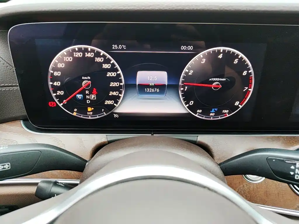 Mercedes-Benz E-Class — миниатюра 16