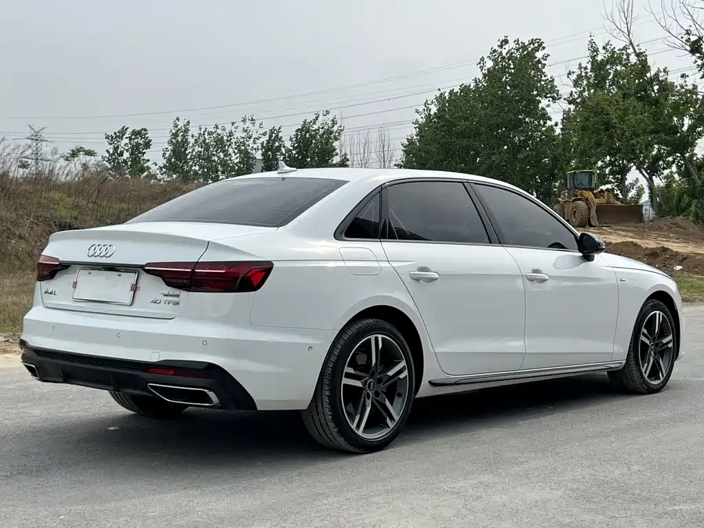 Audi A4L 2022 40 TFSI Luxury