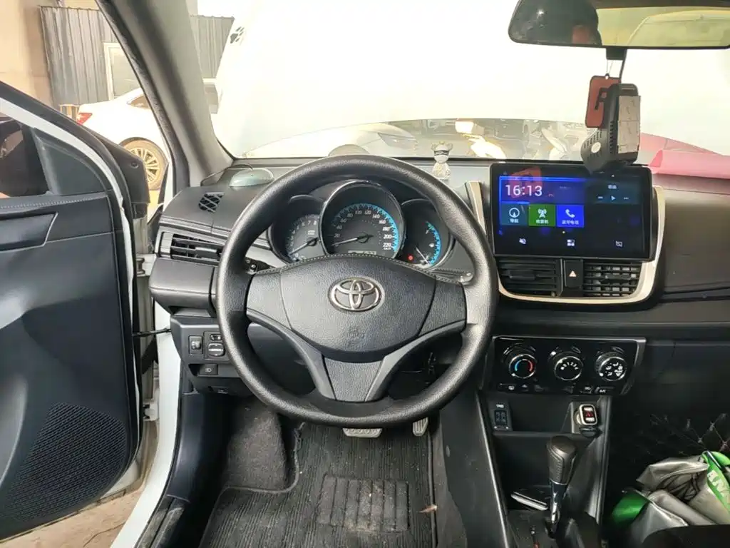 Toyota Yaris L — миниатюра 11