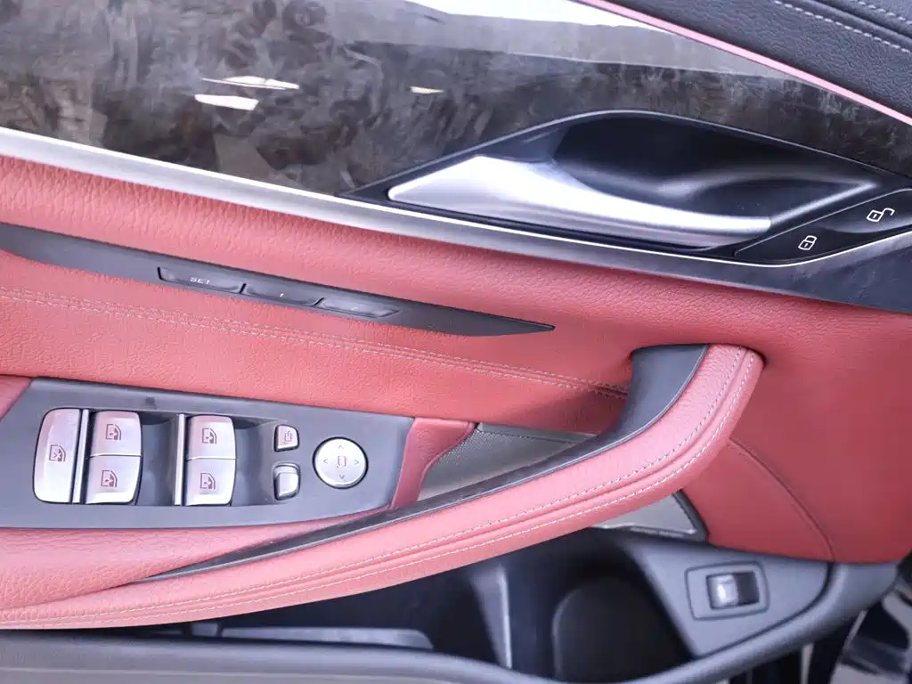 BMW 5 Series — миниатюра 17
