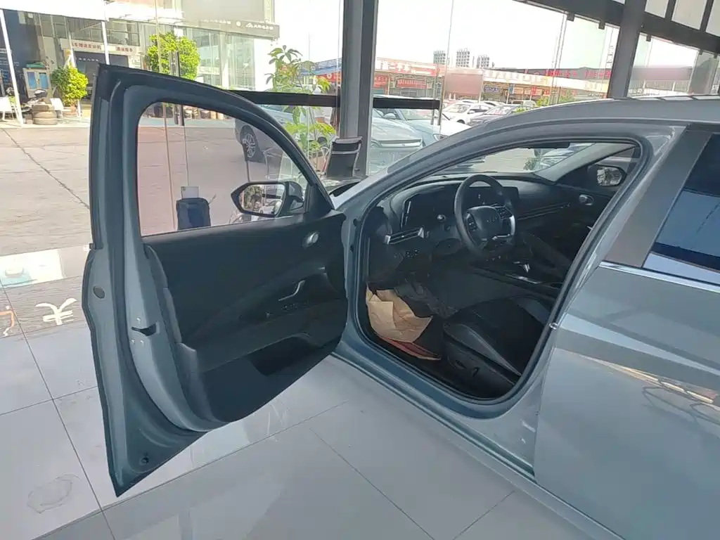 Hyundai Elantra — миниатюра 16