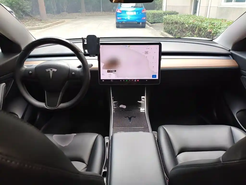 Tesla Model 3 — миниатюра 10