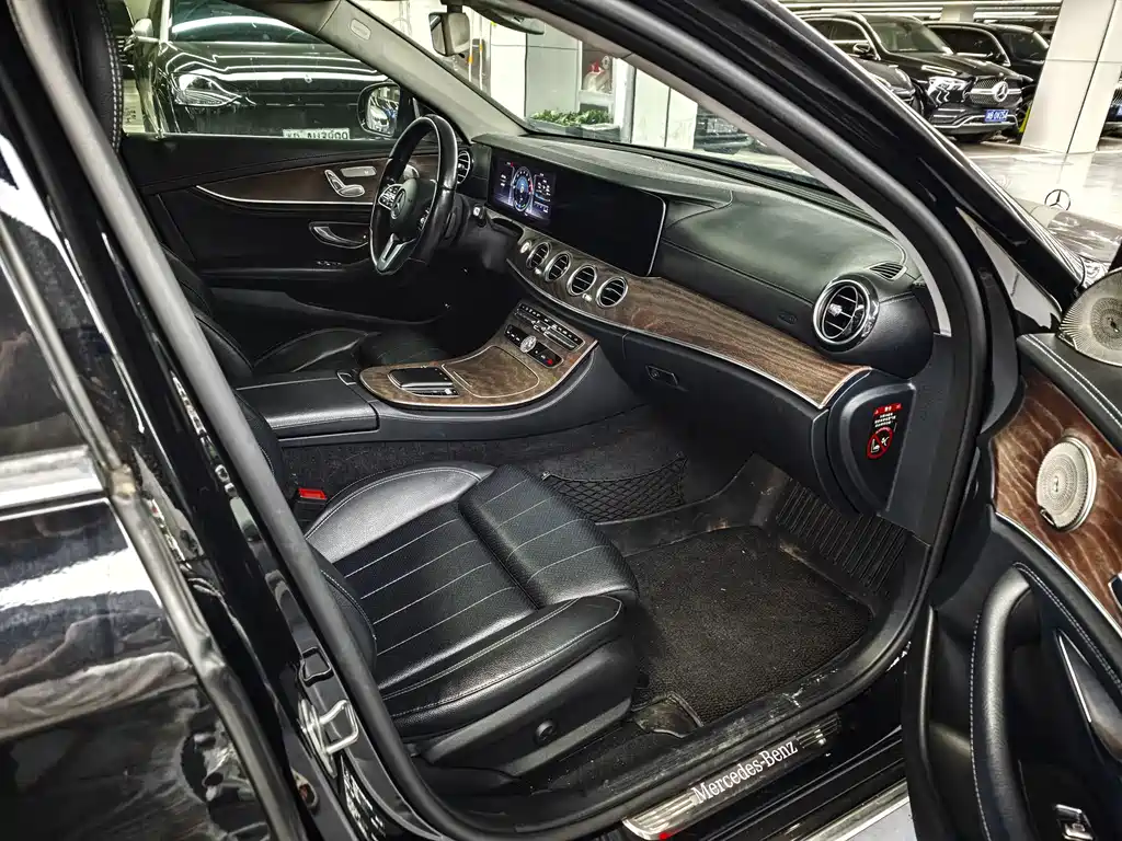 Mercedes-Benz E-Class — миниатюра 10