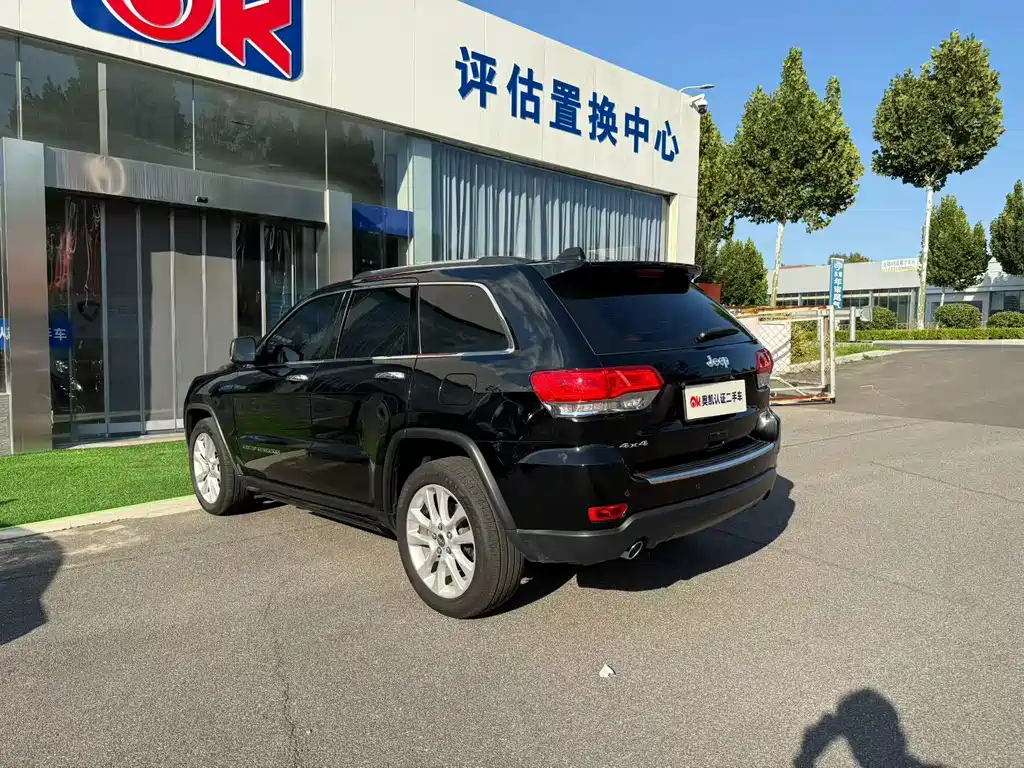 Jeep Grand Cherokee (Import) — миниатюра 8
