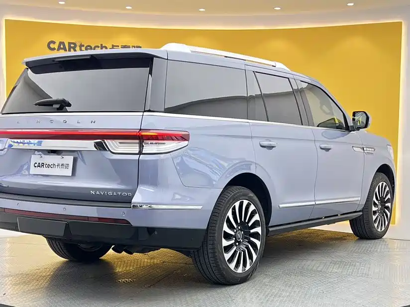 Lincoln Navigator — миниатюра 3