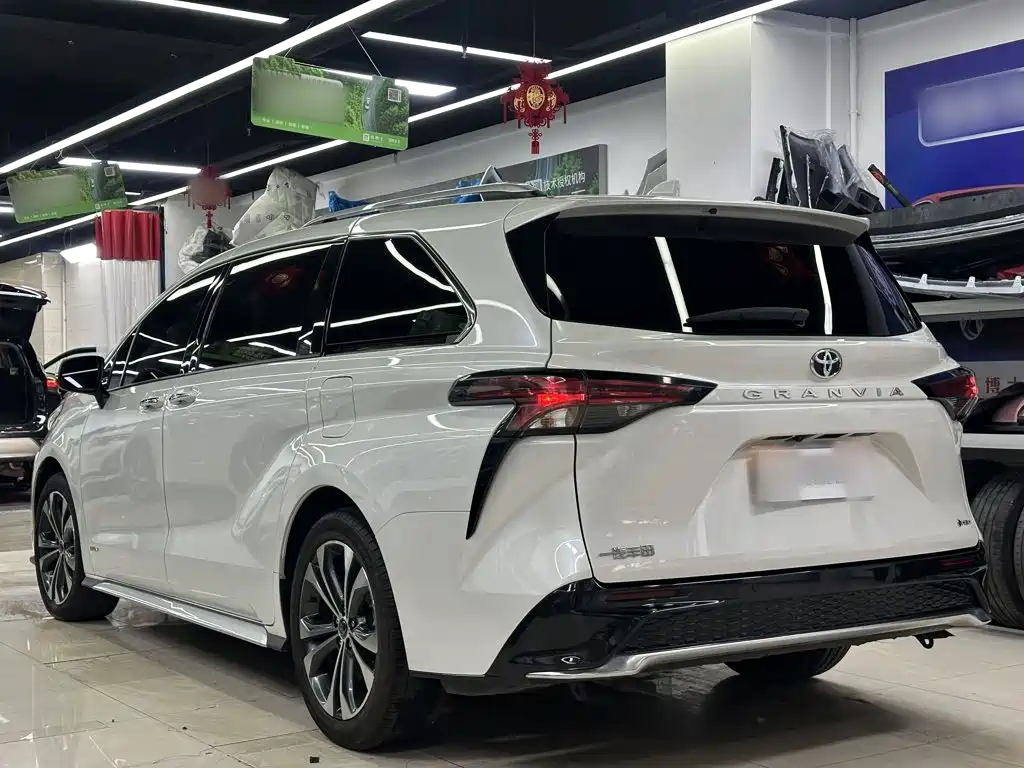 Toyota Granvia — миниатюра 24