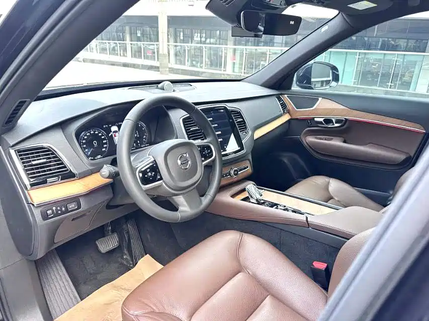 Volvo XC90 2021 B6 Luxury 7 мест