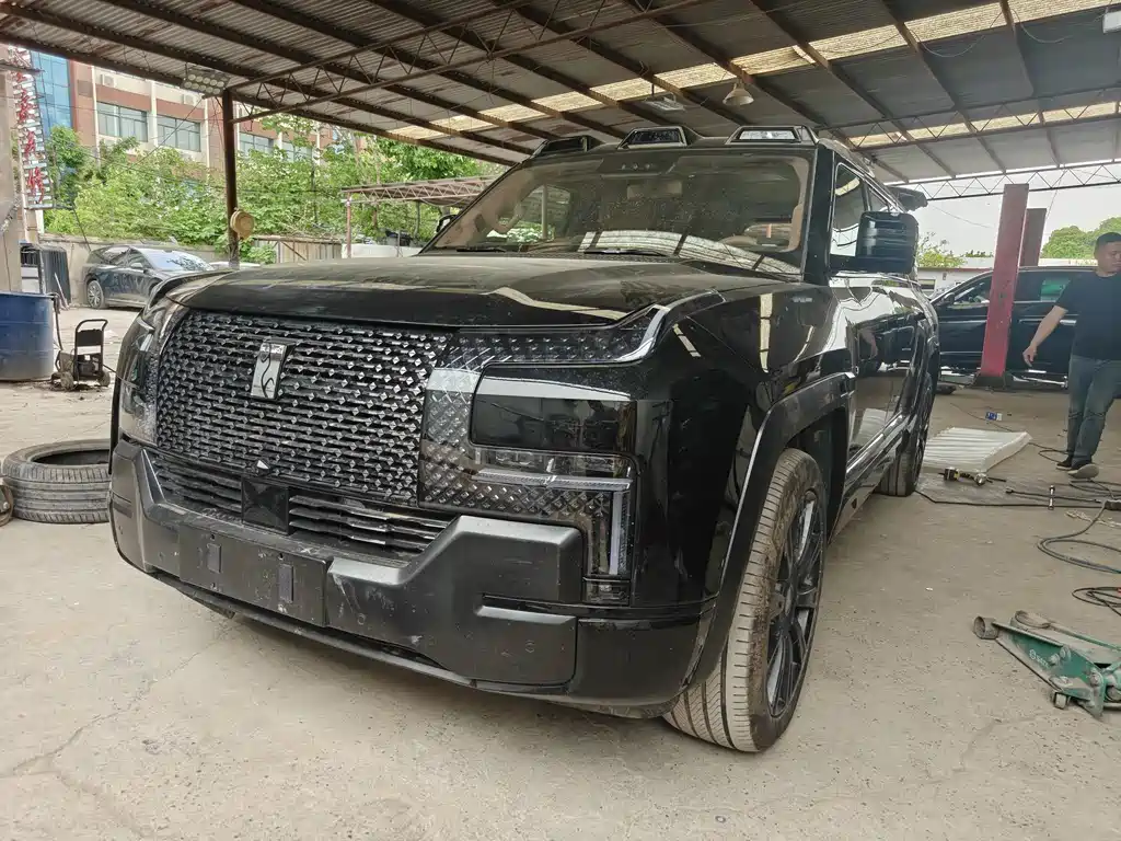 Yangwang 仰望U8 L 2025