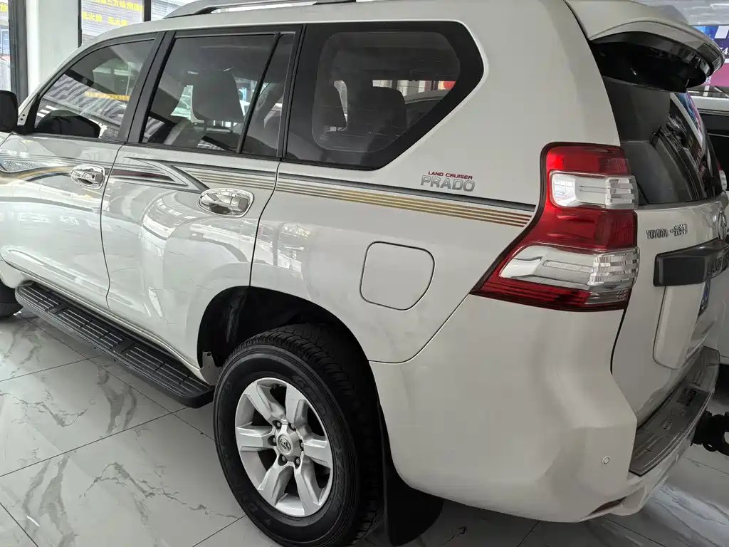 TOYOTA PRADO