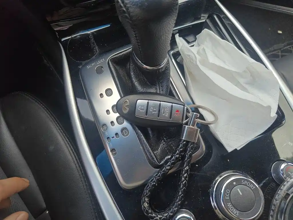 Infiniti Q70 — миниатюра 12