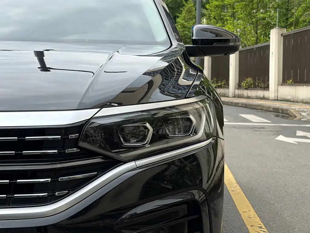 Volkswagen Passat 2024 380TSI