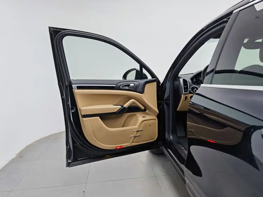 Porsche Cayenne Hybrid — миниатюра 8