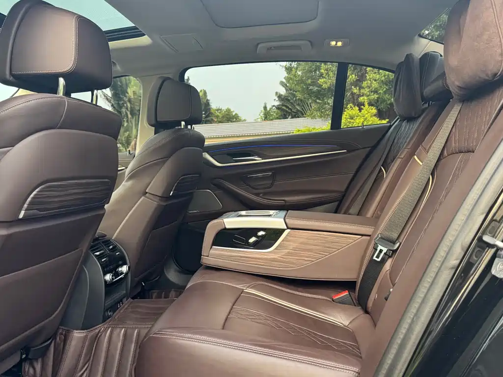 BMW 5 Series — миниатюра 5