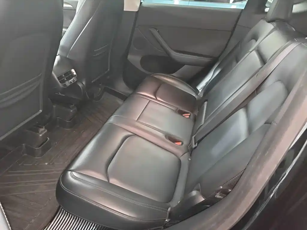 Tesla Model Y — миниатюра 17