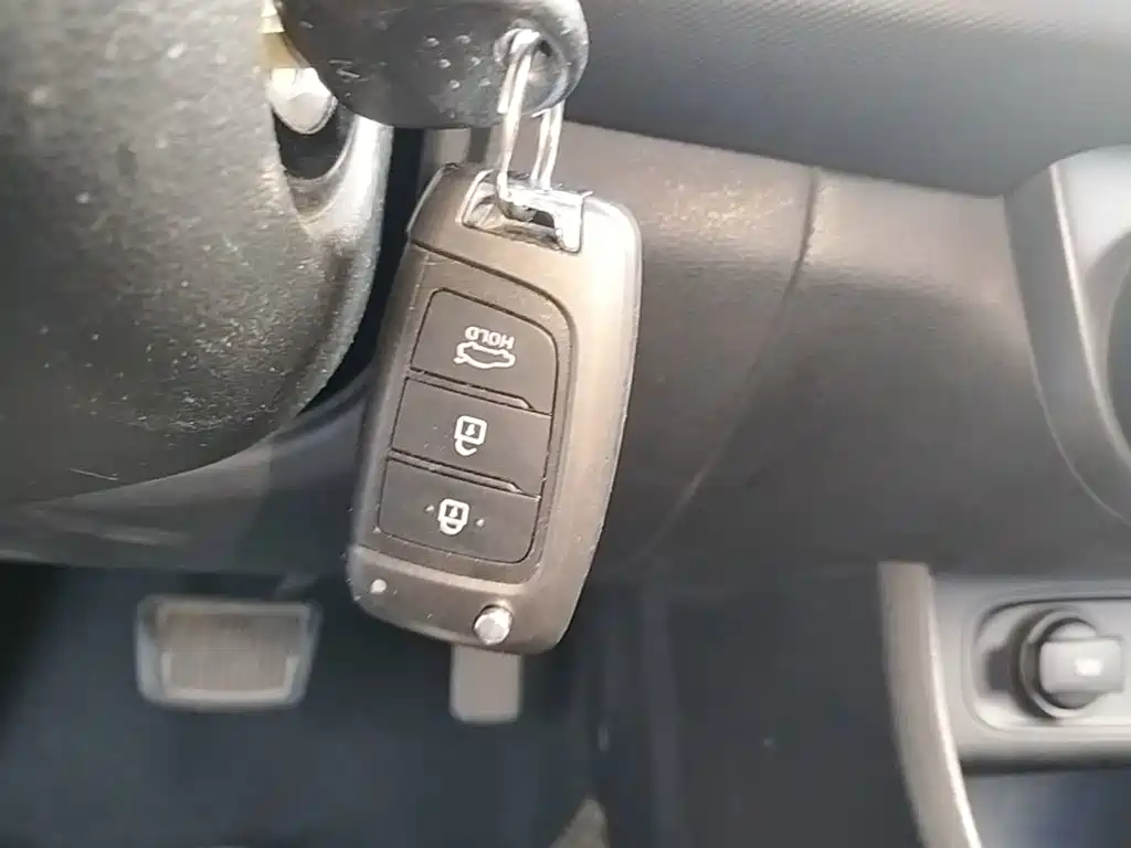 Hyundai Elantra — миниатюра 9