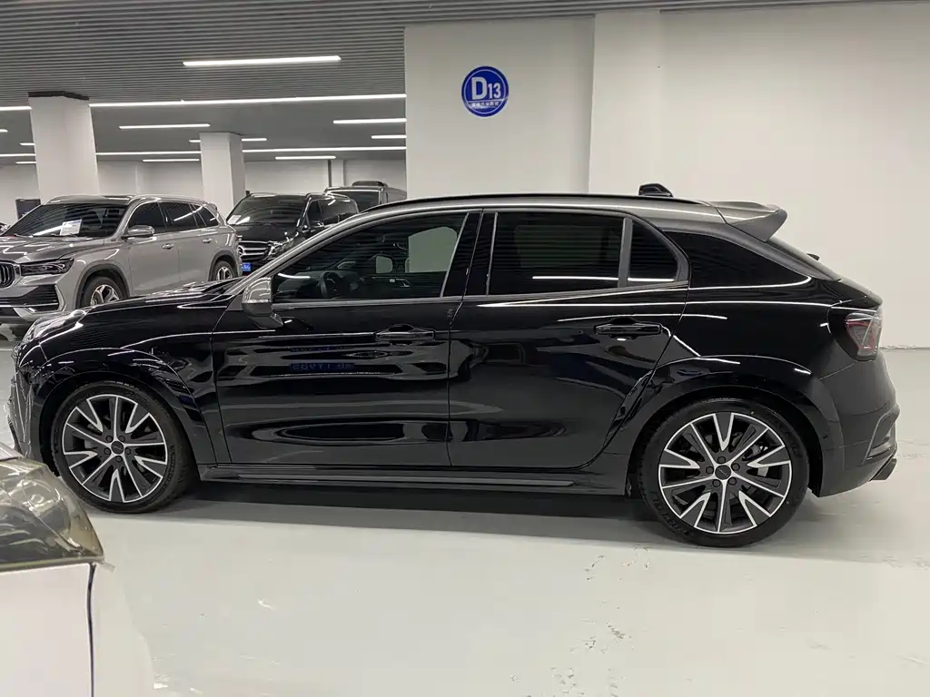 Lynk & Co 02 Hatchback — миниатюра 4
