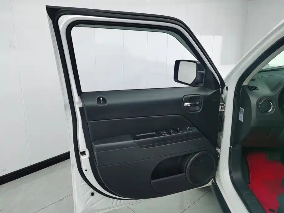 Jeep Patriot — миниатюра 7