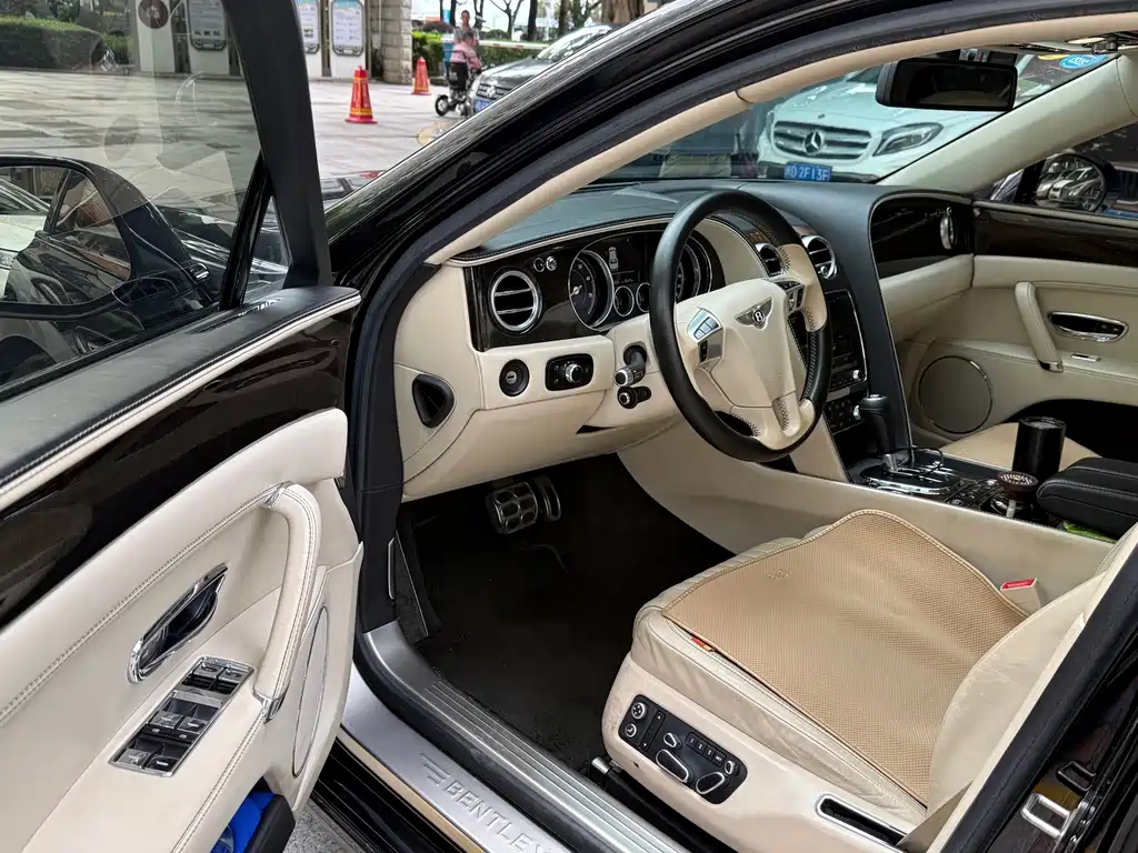 Bentley Flying Spur — миниатюра 7