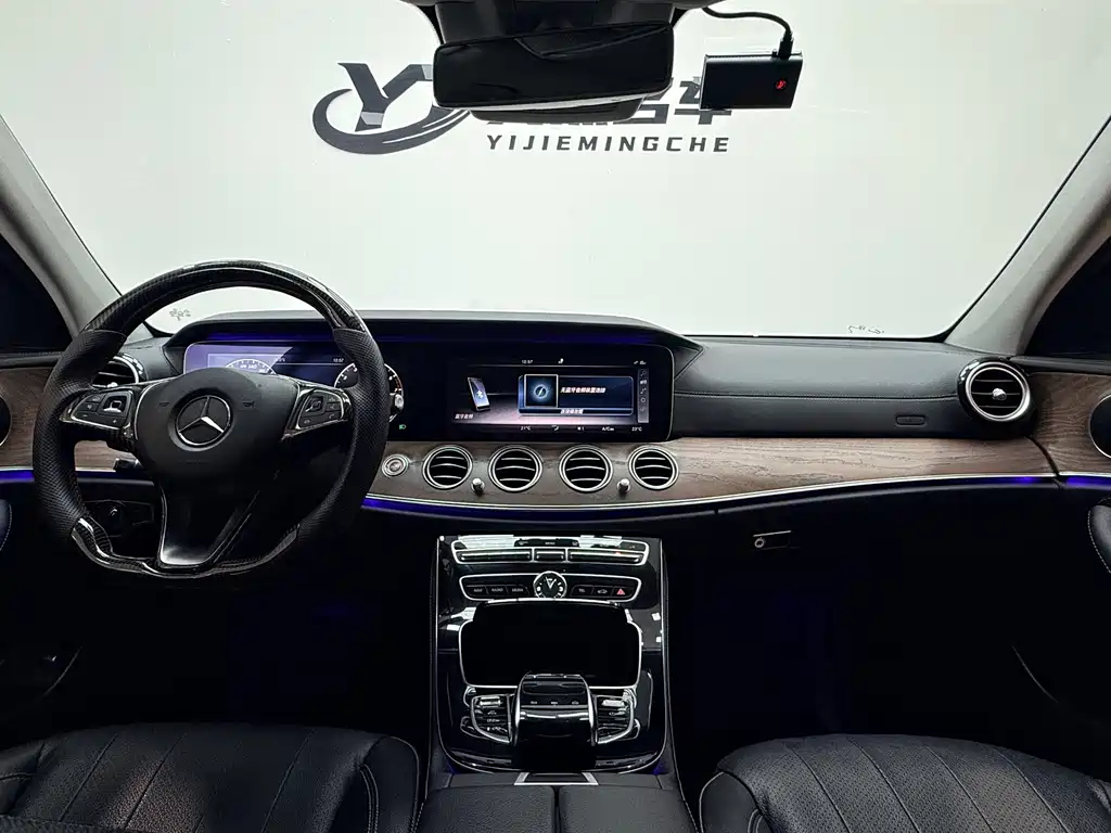 Mercedes-Benz E-Class — миниатюра 5