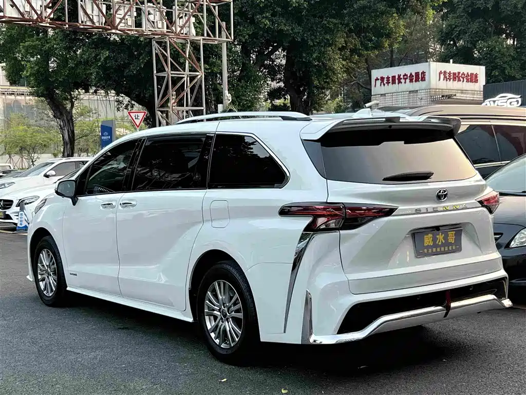 Toyota Sienna — миниатюра 5