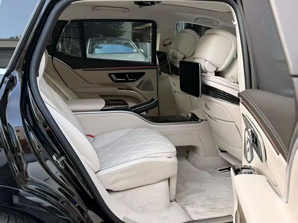 Mercedes-Benz EQS SUV — миниатюра 6