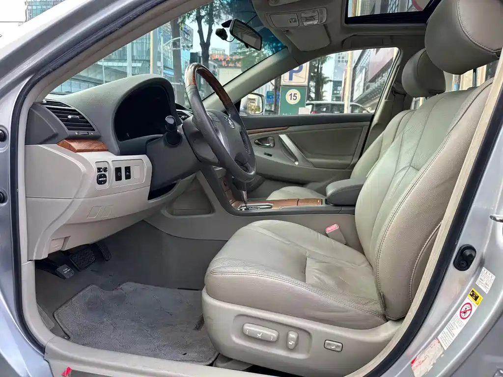 Toyota Camry — миниатюра 4