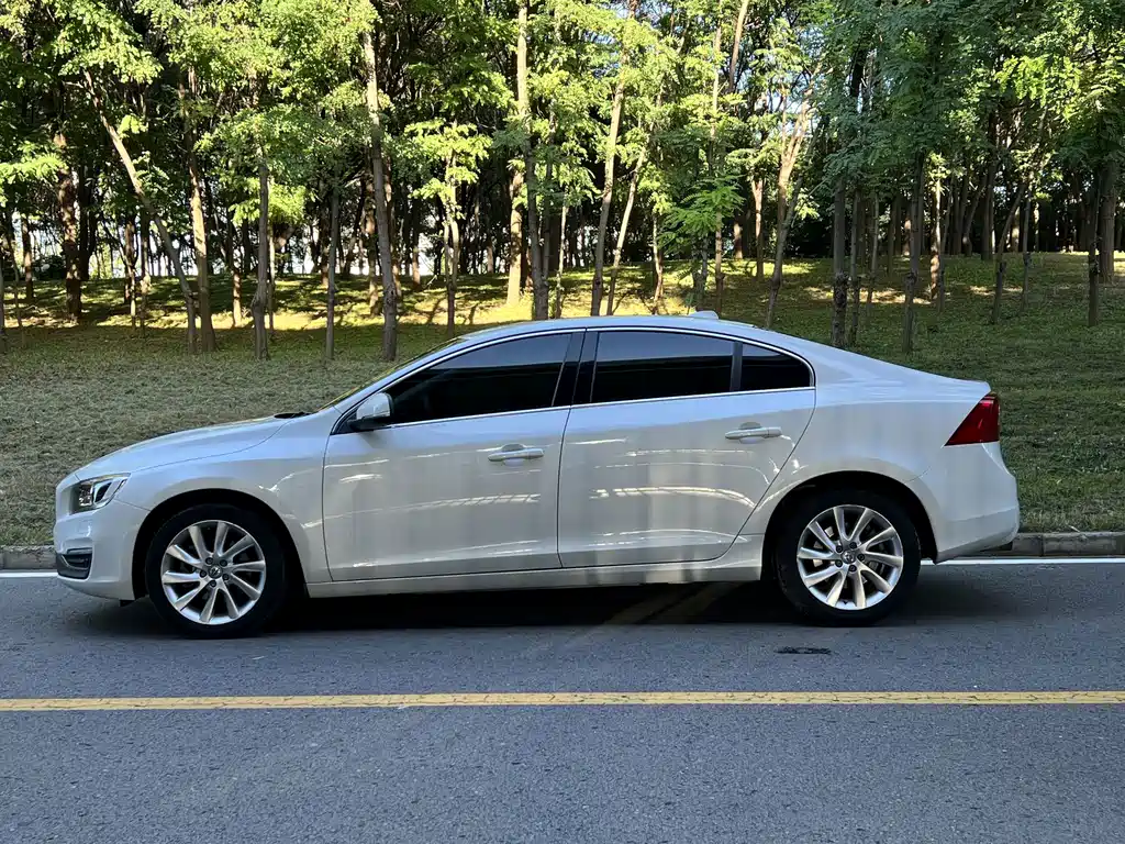 Volvo S60 — миниатюра 3