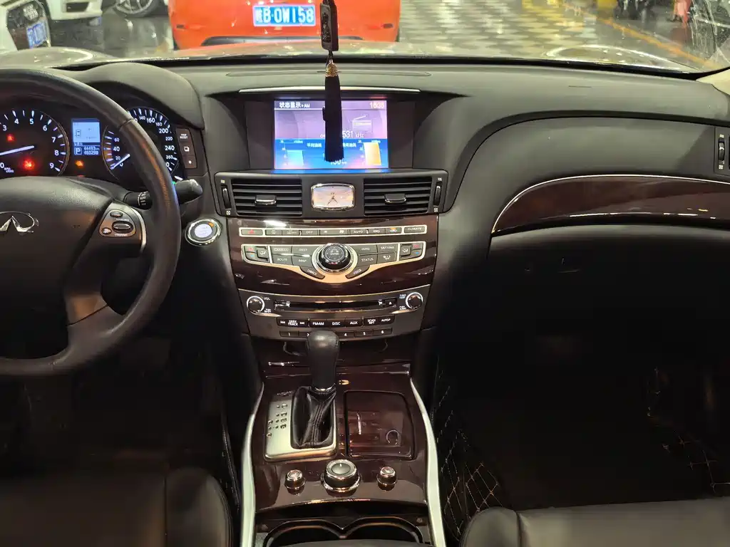 Infiniti Q70 — миниатюра 8
